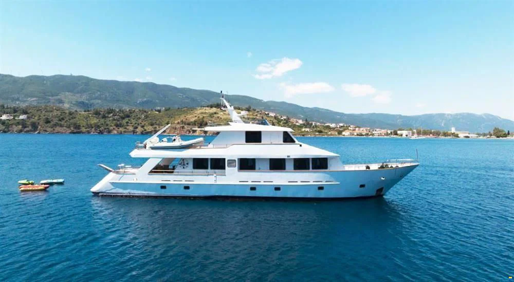 BoatPhoto.coverAlt