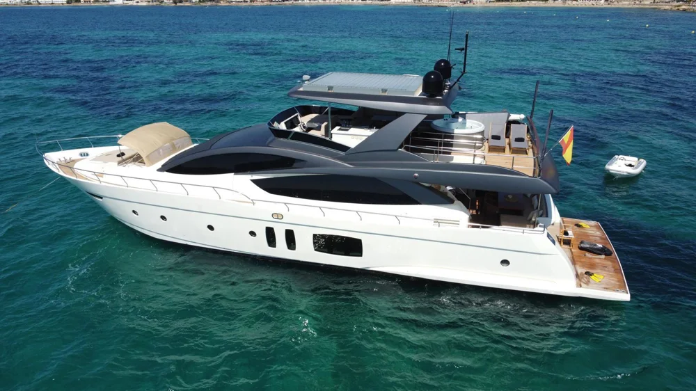 BoatPhoto.coverAlt