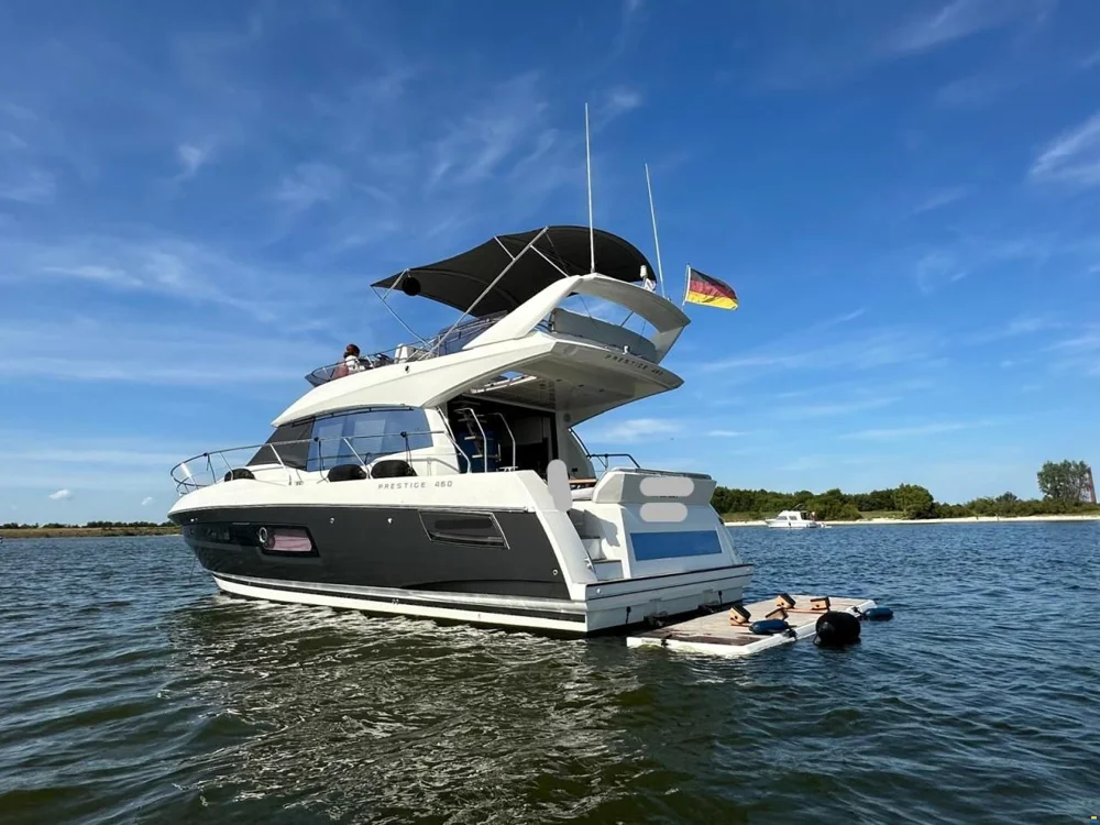 BoatPhoto.coverAlt