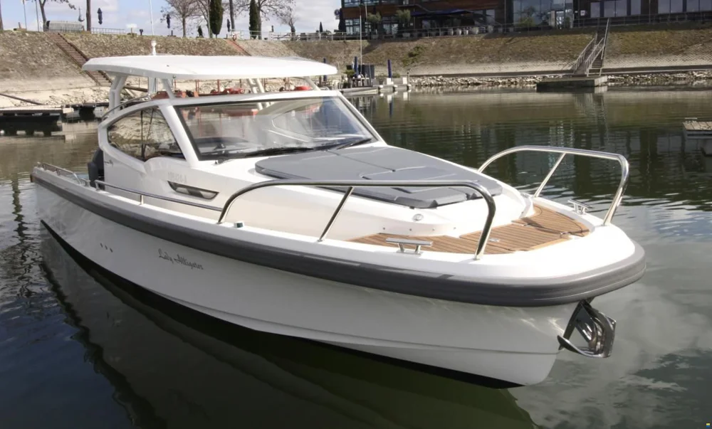 BoatPhoto.coverAlt