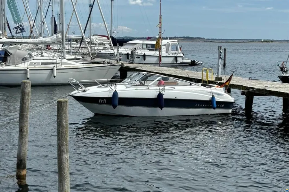 BoatPhoto.alt