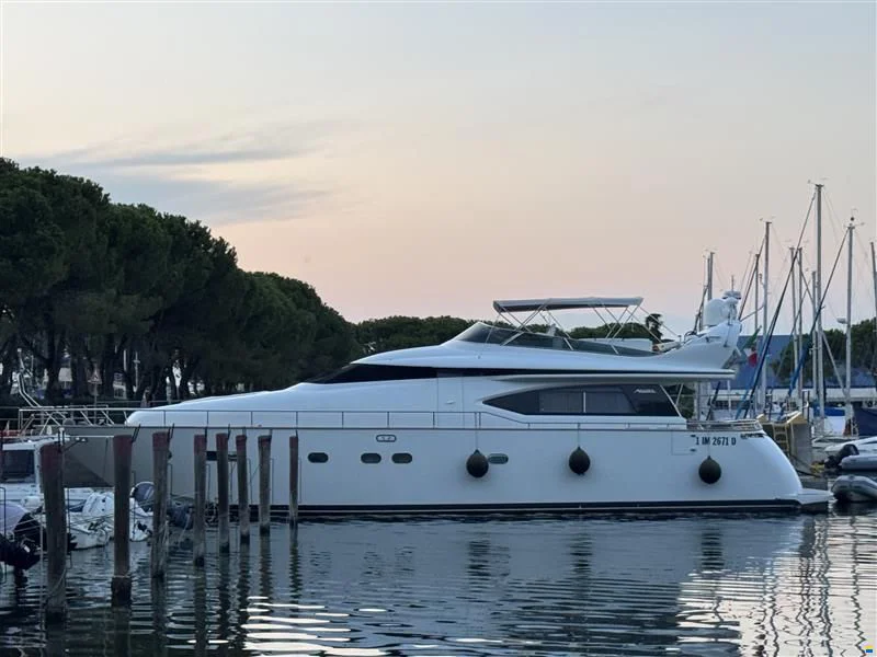 BoatPhoto.coverAlt