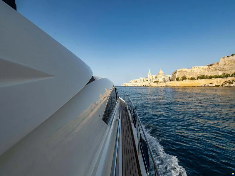 BoatPhoto.coverAlt