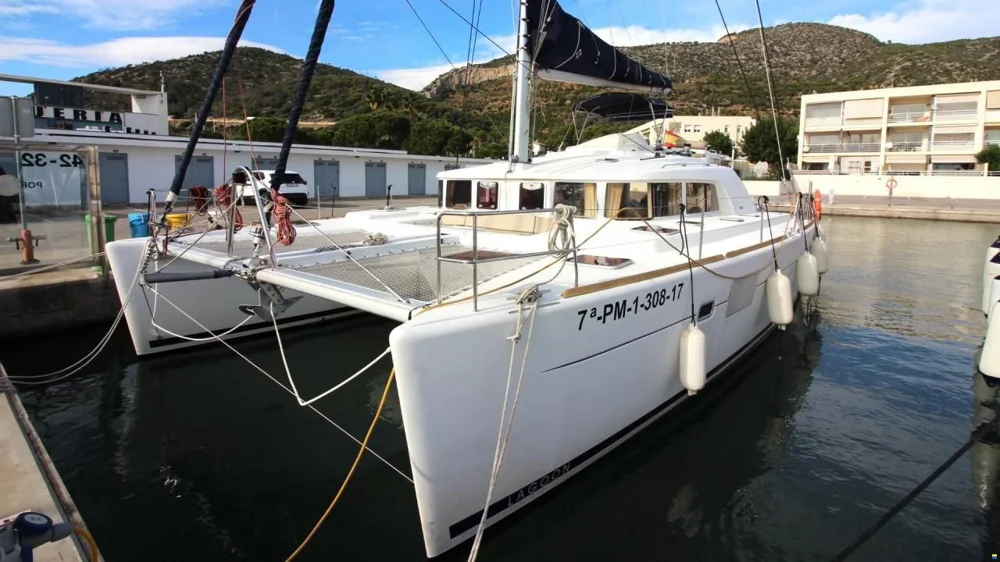 BoatPhoto.coverAlt