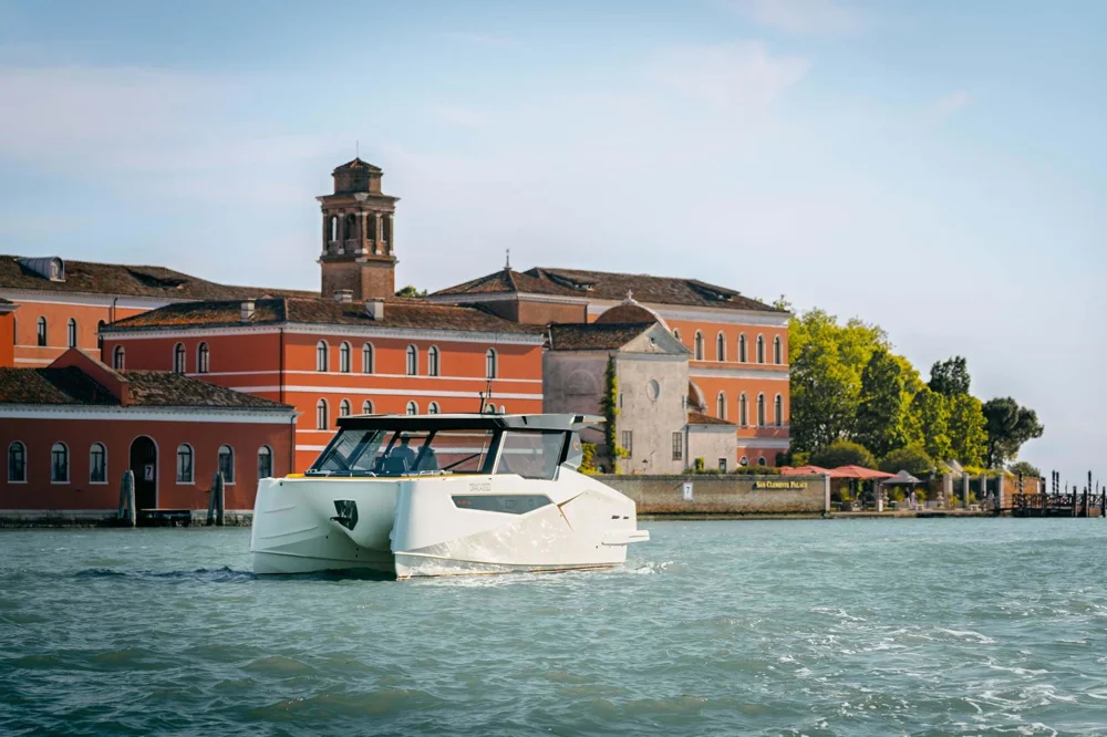 BoatPhoto.coverAlt