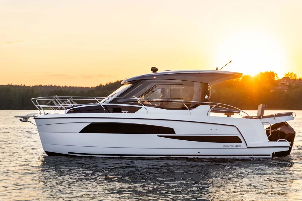 BoatPhoto.coverAlt