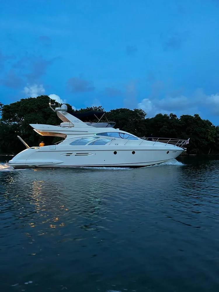 BoatPhoto.coverAlt