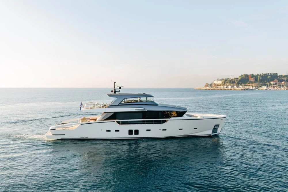 BoatPhoto.coverAlt