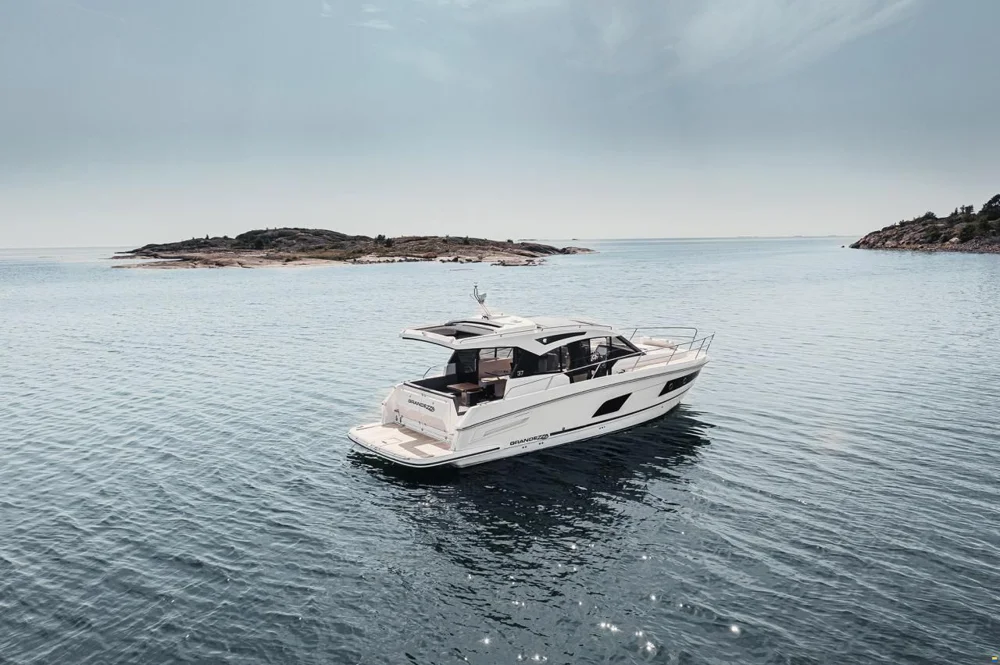 BoatPhoto.coverAlt