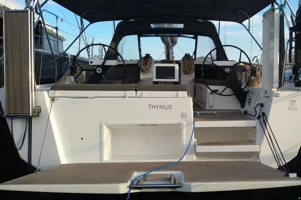 BoatPhoto.coverAlt