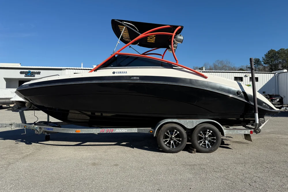 BoatPhoto.coverAlt