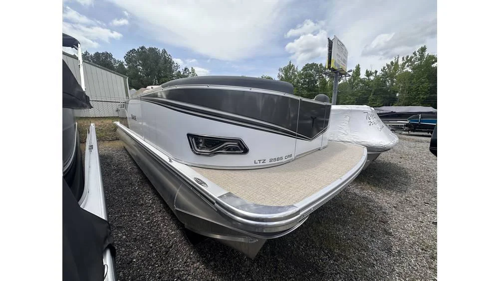 BoatPhoto.coverAlt