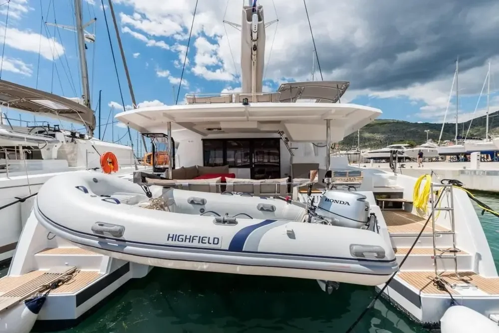 BoatPhoto.coverAlt