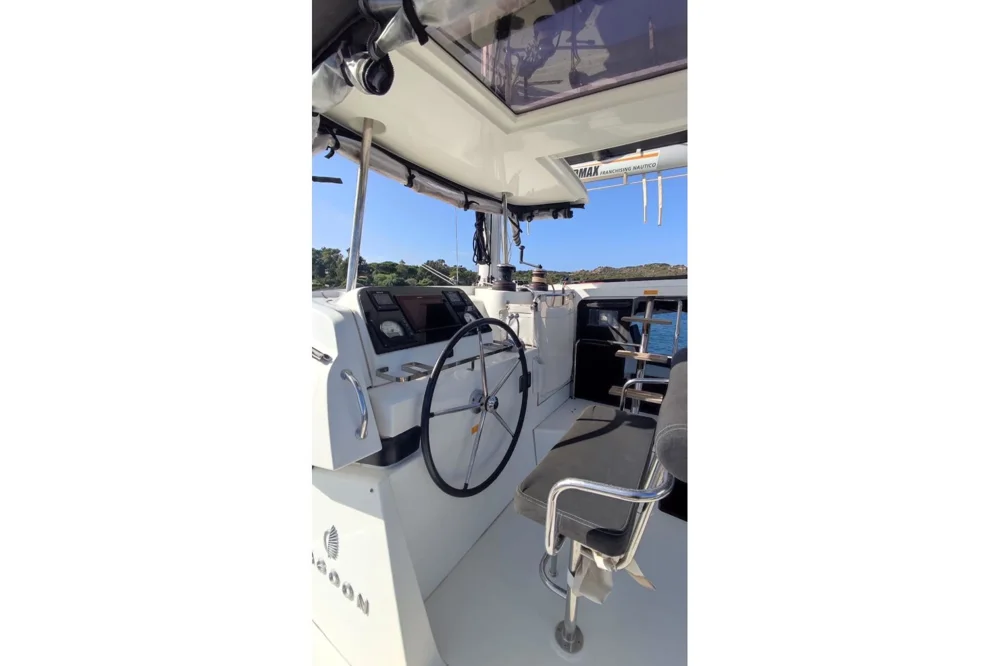 2019 Lagoon 42 for sale in Viareggio, Italy, photo 2 of 5
