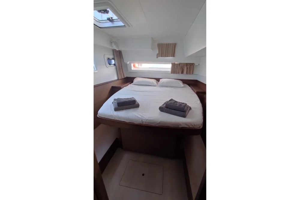 2019 Lagoon 42 for sale in Viareggio, Italy, photo 4 of 5