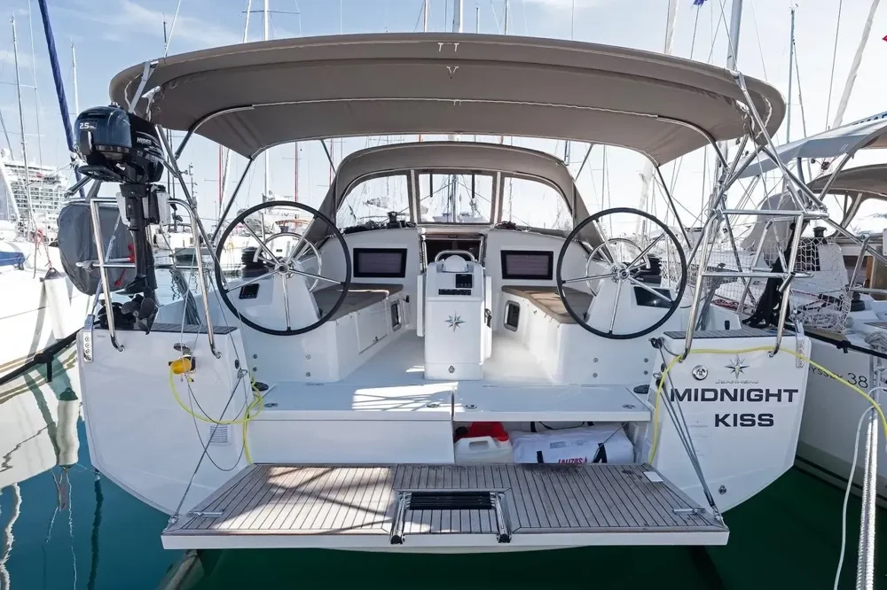 BoatPhoto.coverAlt