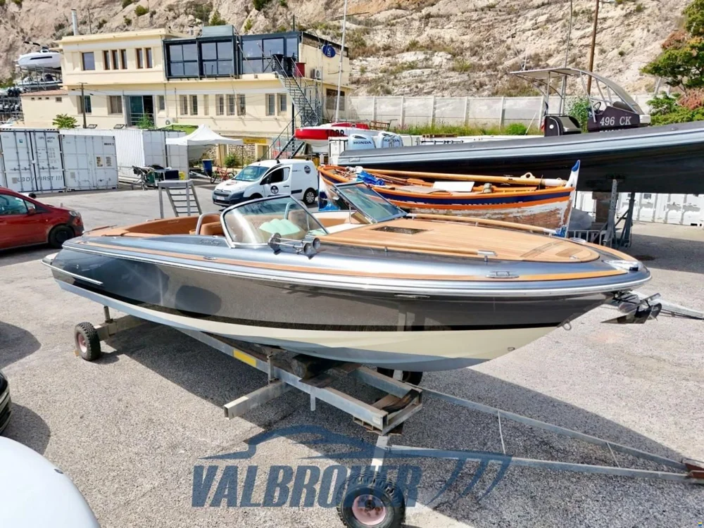 BoatPhoto.coverAlt