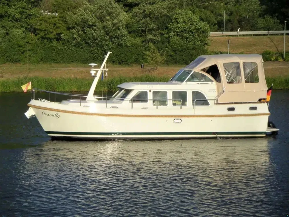 BoatPhoto.coverAlt