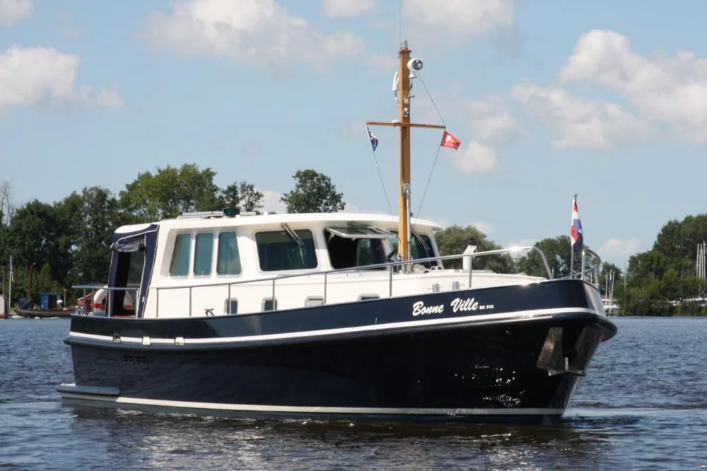 BoatPhoto.coverAlt