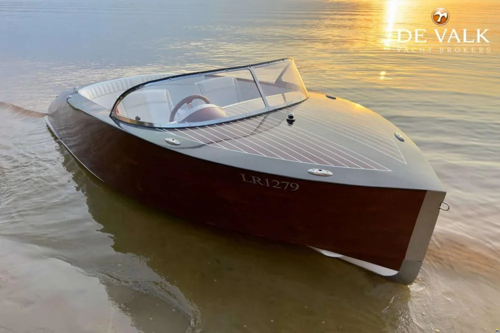 BoatPhoto.coverAlt