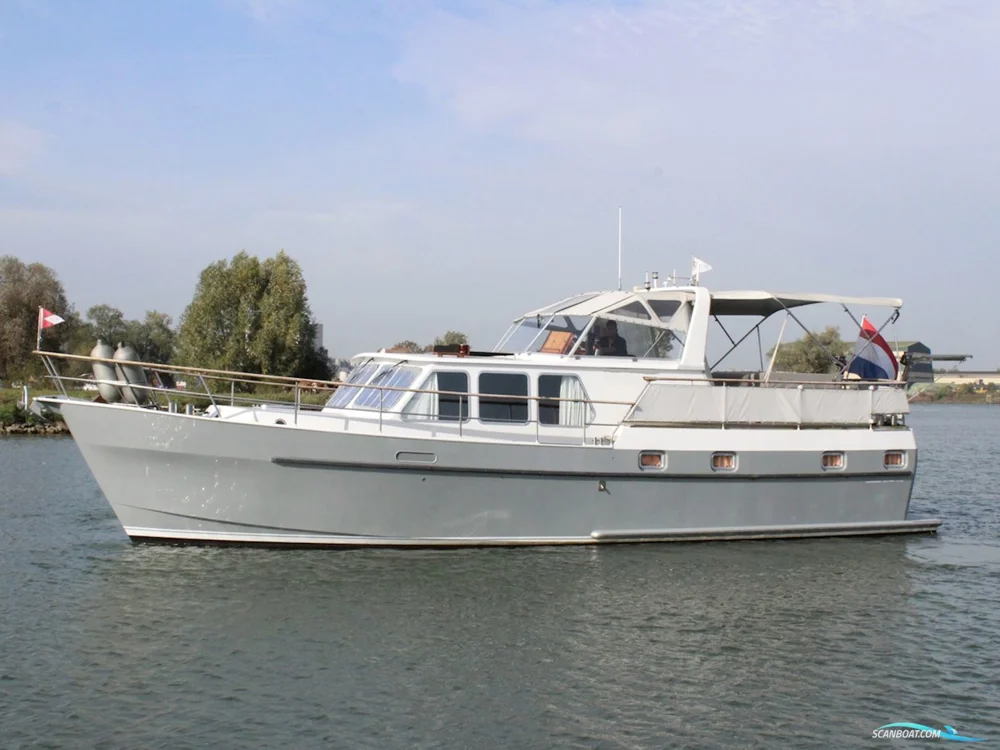 BoatPhoto.coverAlt
