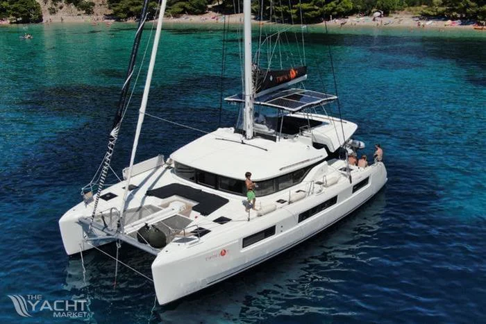 BoatPhoto.coverAlt