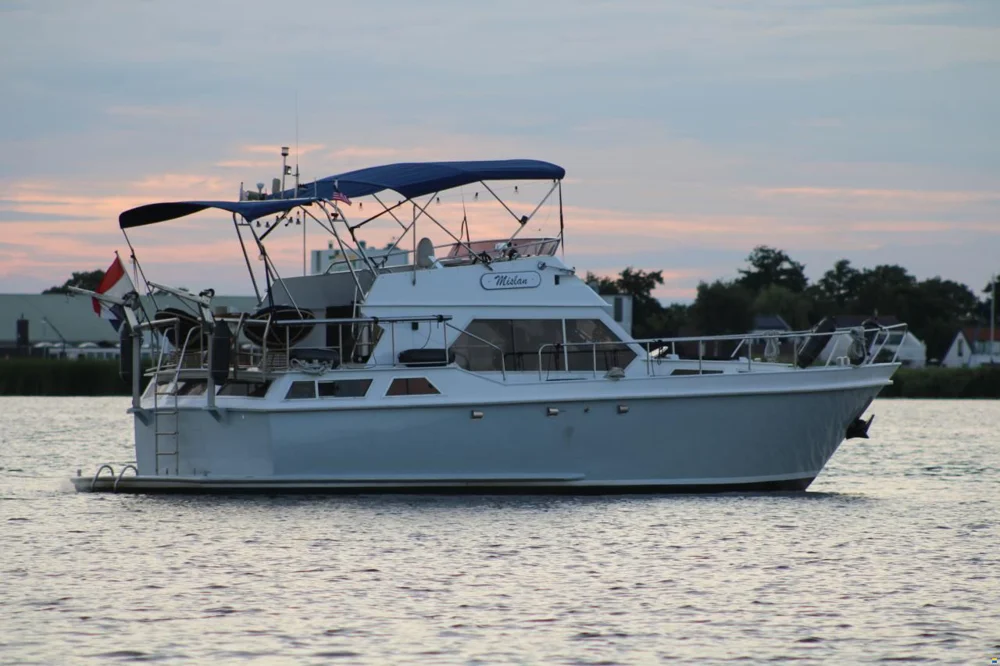 BoatPhoto.coverAlt