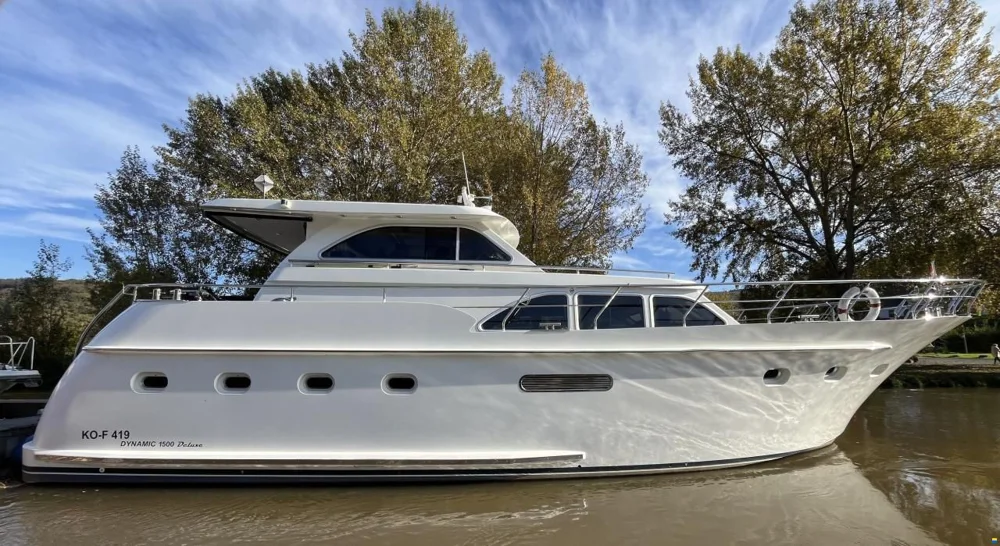 BoatPhoto.coverAlt
