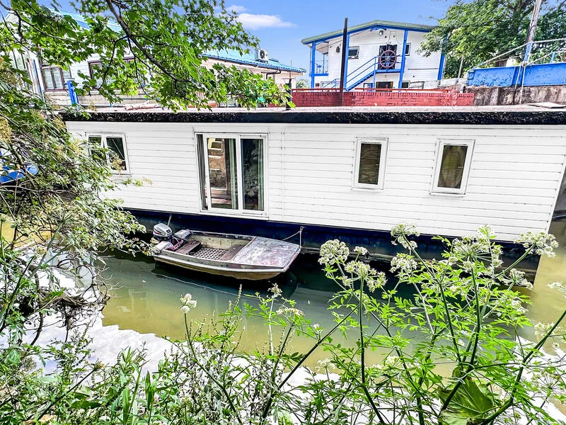 BoatPhoto.coverAlt