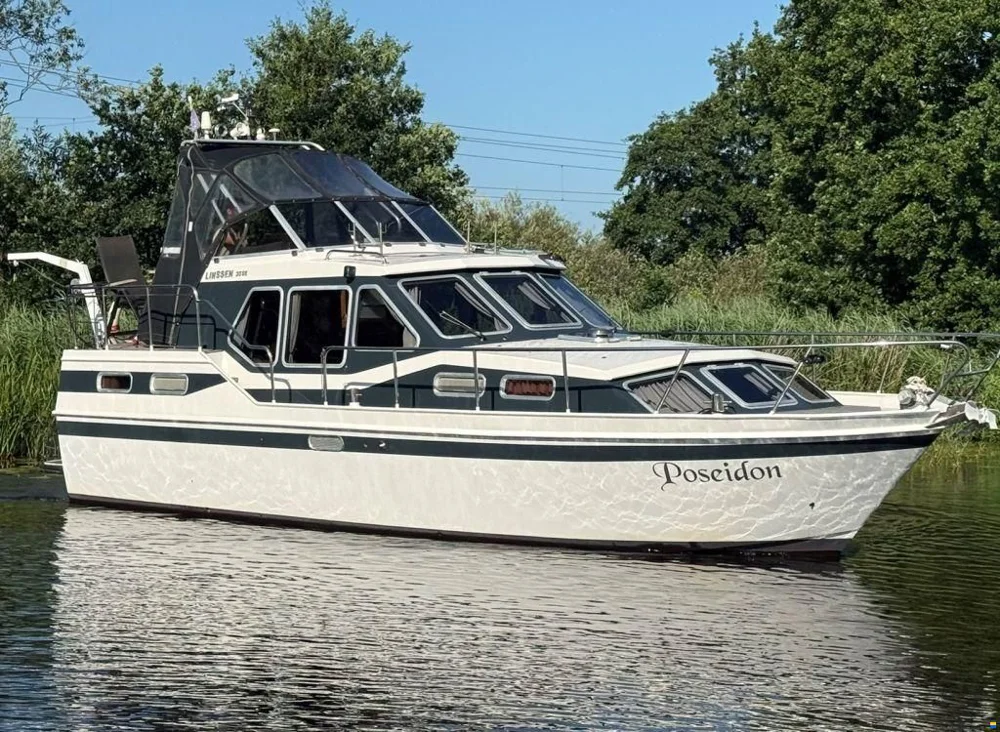 BoatPhoto.coverAlt