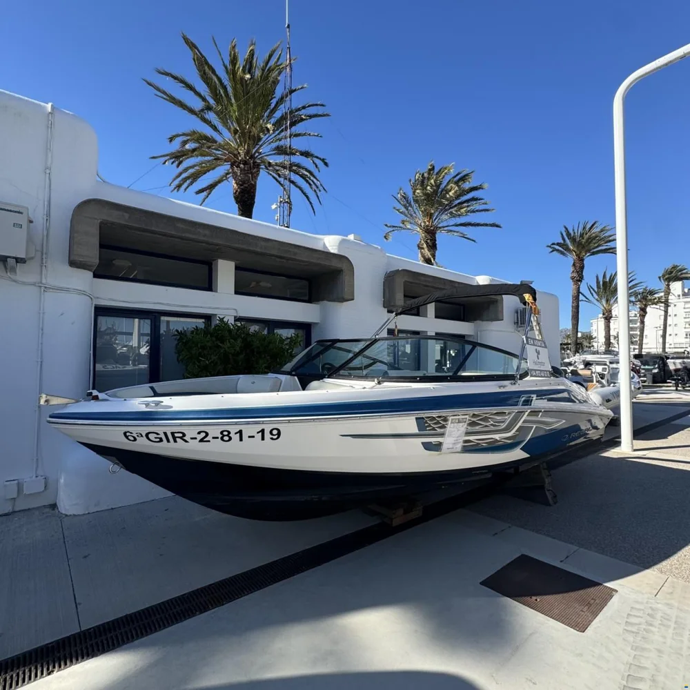 BoatPhoto.coverAlt