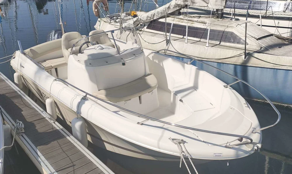 BoatPhoto.coverAlt