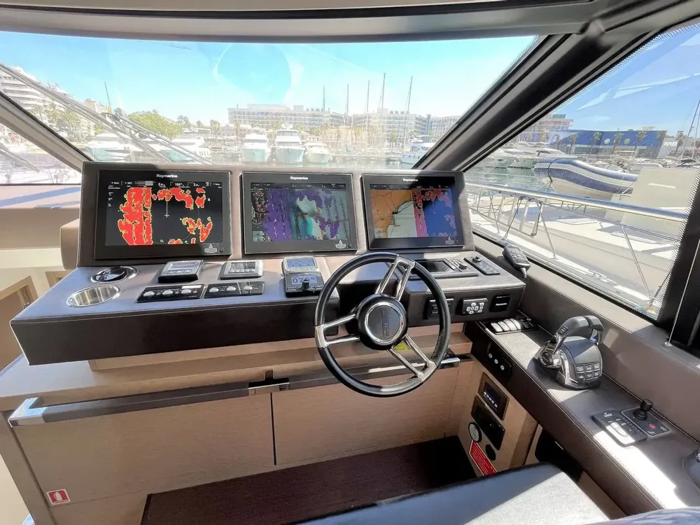 2017 PRESTIGE 630 for sale in Alicante, Spain, photo 4 of 5
