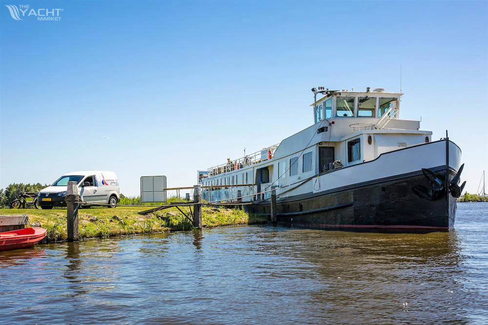 BoatPhoto.coverAlt