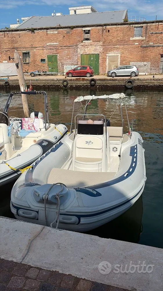 BoatPhoto.coverAlt