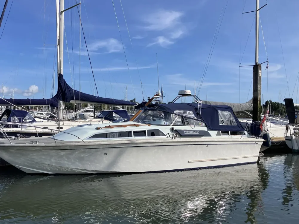 BoatPhoto.coverAlt