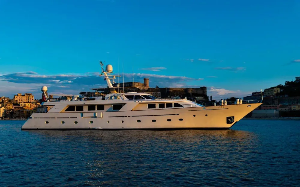 BoatPhoto.coverAlt