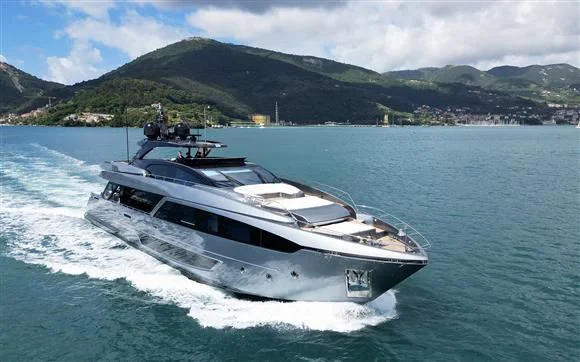 BoatPhoto.coverAlt