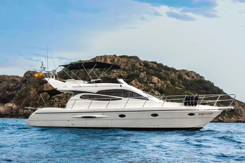 BoatPhoto.coverAlt