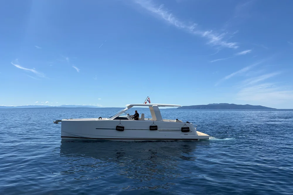 BoatPhoto.coverAlt