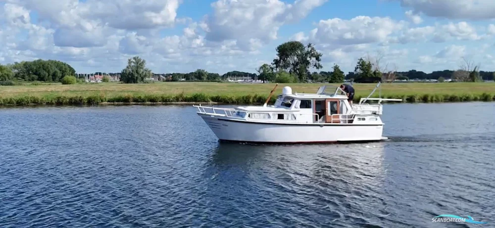 BoatPhoto.coverAlt