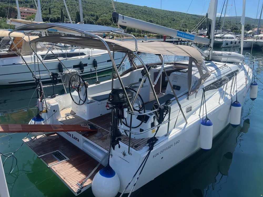 BoatPhoto.coverAlt
