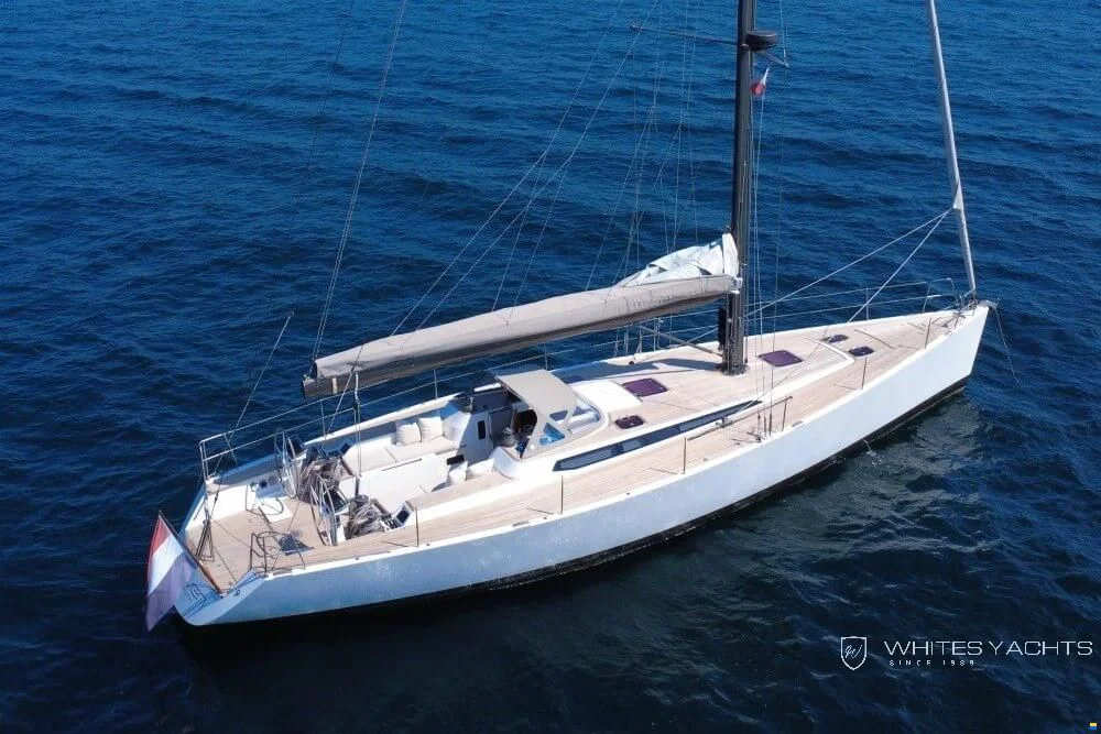 BoatPhoto.coverAlt