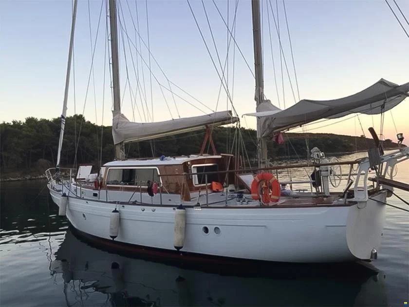 BoatPhoto.coverAlt