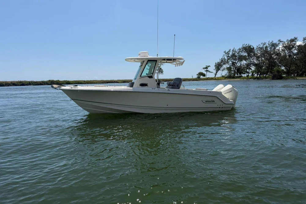 2023 Boston Whaler 250 Outrage for sale in Cancún, Mexico, photo 5 of 5