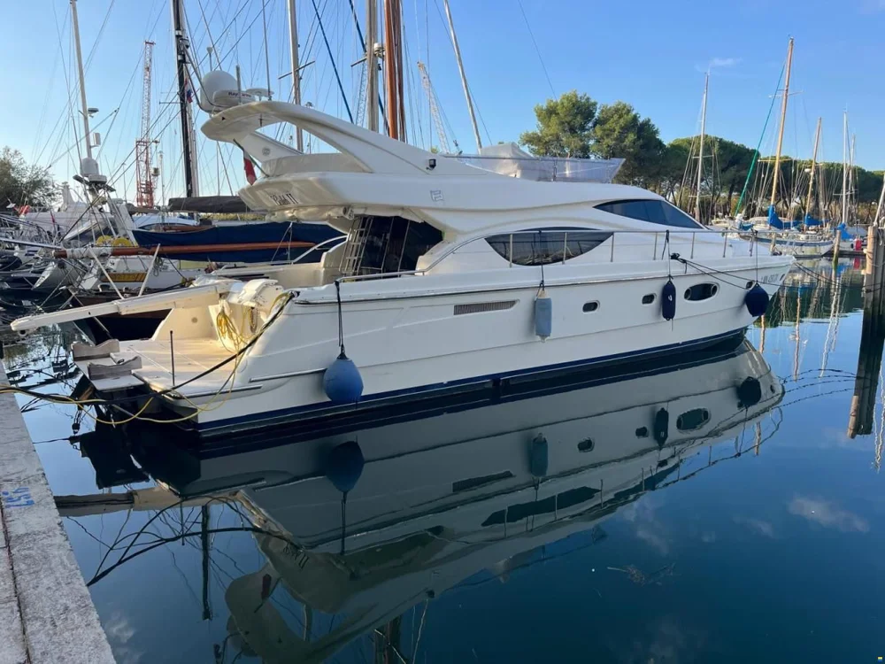 BoatPhoto.coverAlt
