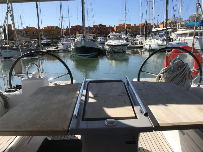 2018 BENETEAU Oceanis 41.1 for sale in Lisbon, Portugal, photo 3 of 5