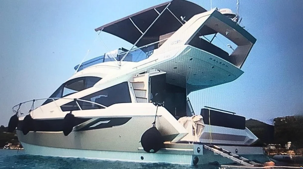 BoatPhoto.coverAlt