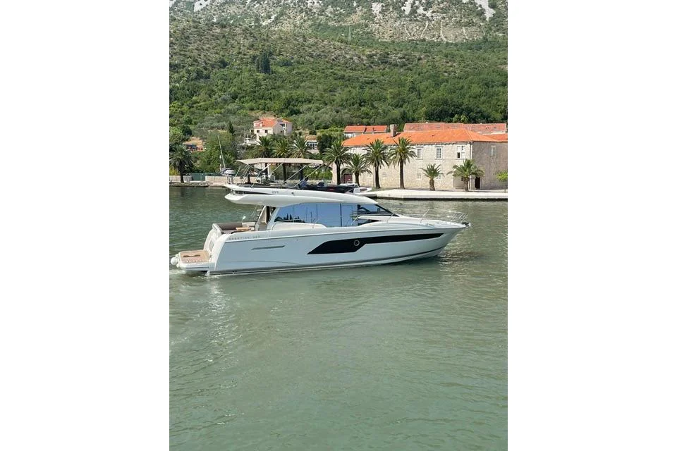BoatPhoto.coverAlt