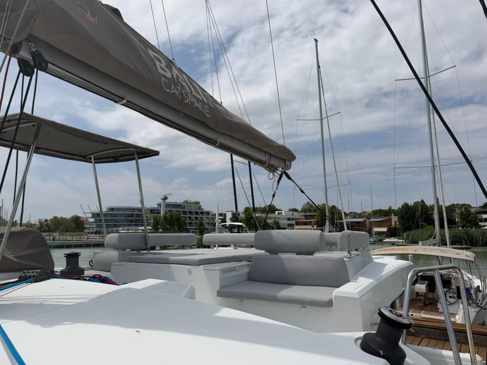 BoatPhoto.coverAlt